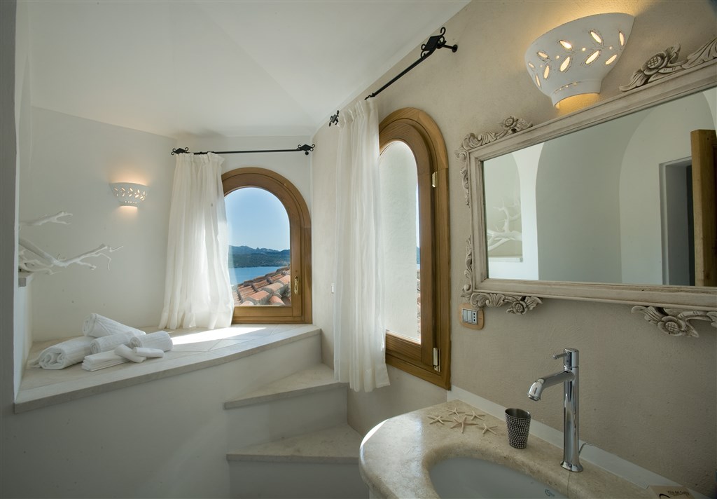 Koupelna LUXURY SUITE, Cannigione, Sardinie
(foto By Antonio Saba)