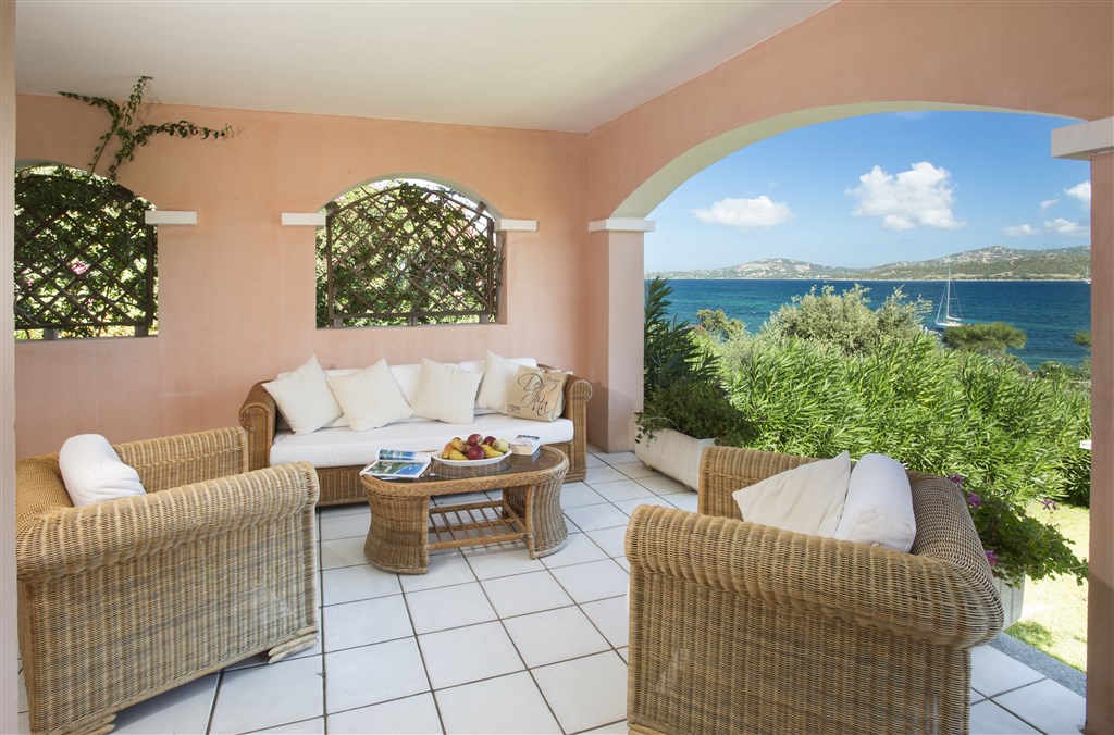 VILA B s výhledem na moře - veranda, Cannigione, Sardinie, Itálie