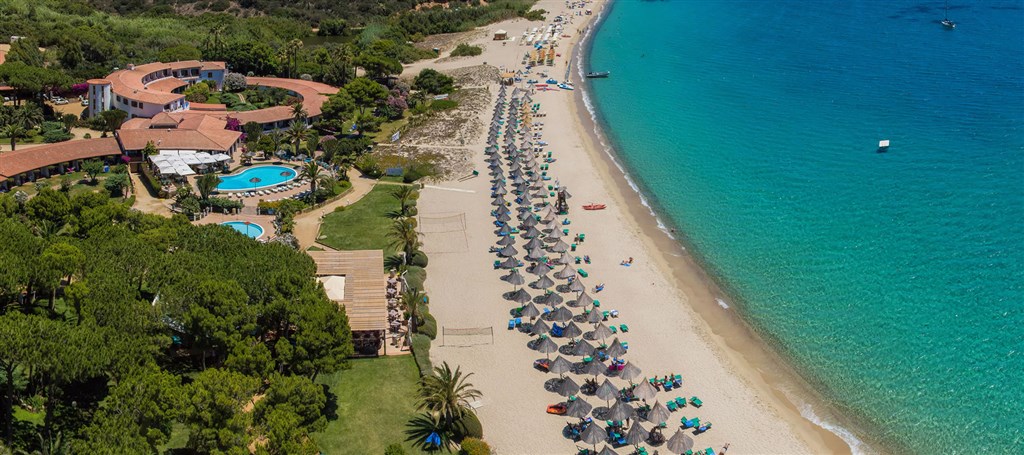 Letecký pohled na hotel, Villasimius, Sardinie