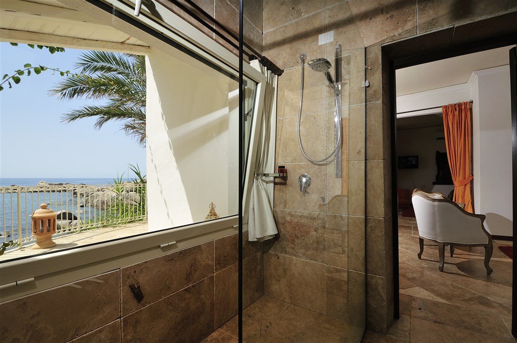 Suite NURAGHE koupelna, Arbatax, Sardinie