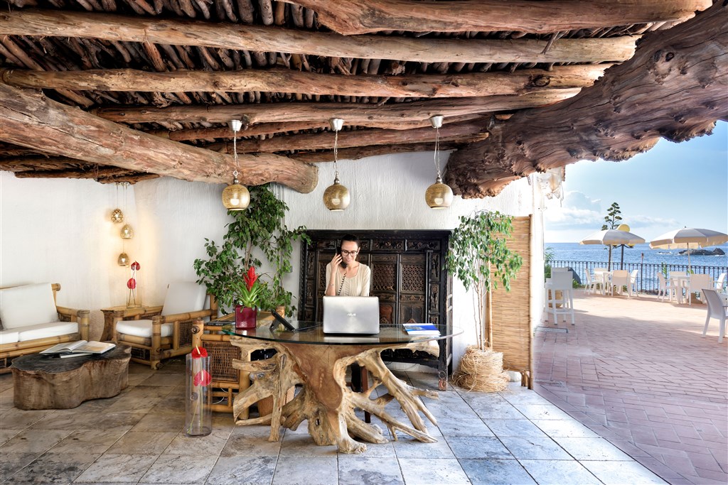 Recepce hotelu Dune, Arbatax, Sardinie