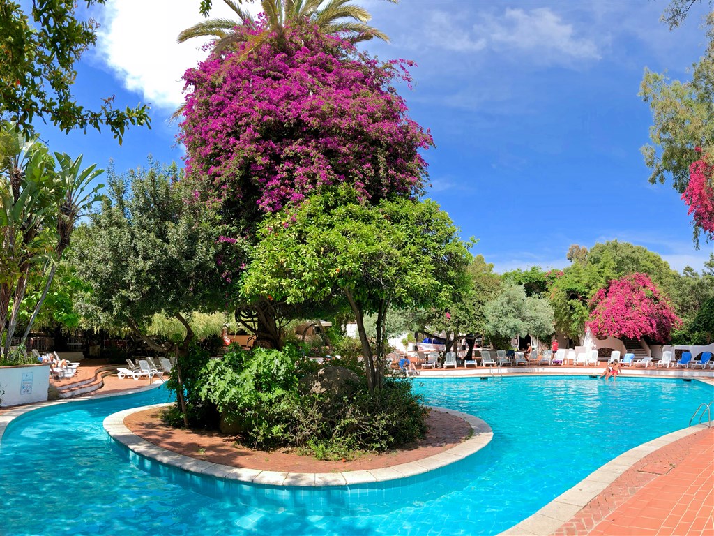 Hotelový bazén Centrale, Arbatax, Sardinie