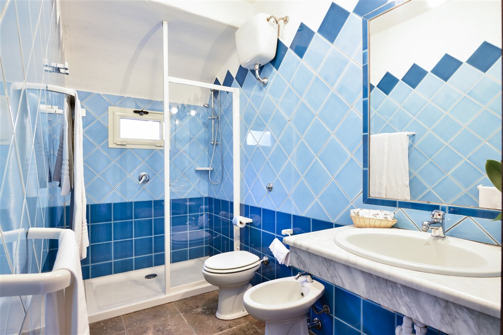 Koupelna pokoje CLASSIC, Arbatax, Sardinie