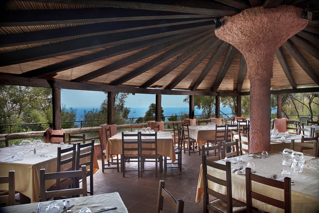 Centrální restaurace Telis terasa, Arbatax, Sardinie