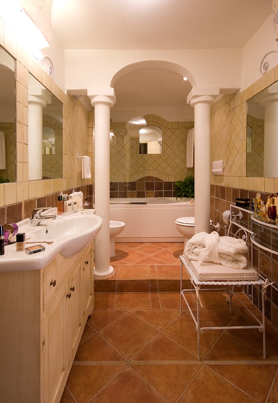 Koupelna ve SUITE, Porto Cervo, Costa Smeralda, Sardinie