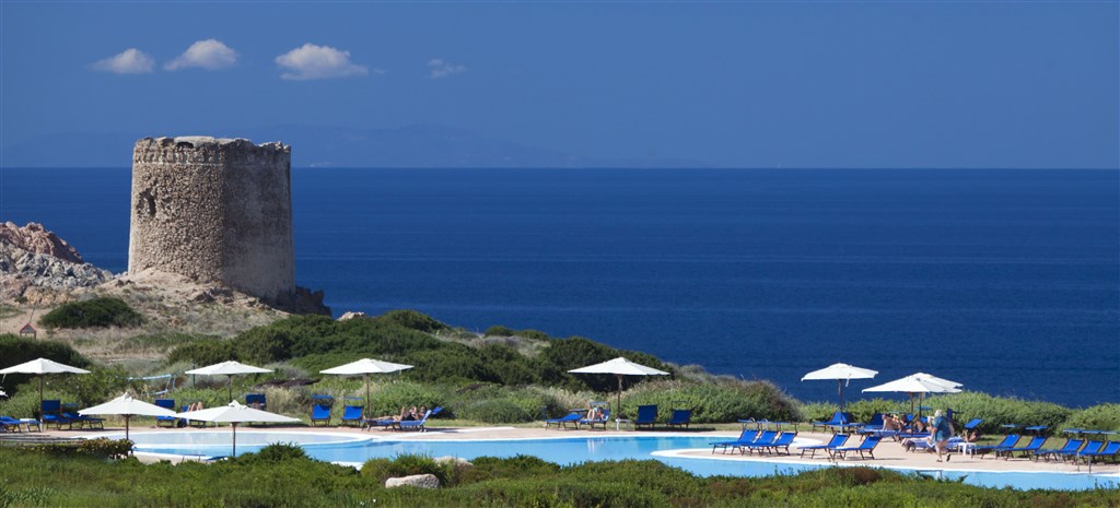 Bazén se strážní věží, Isola Rossa, Sardinie