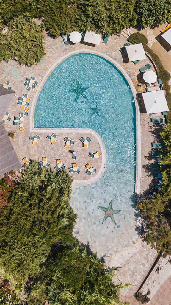 Hotelový bazén, Badesi, Sardinie