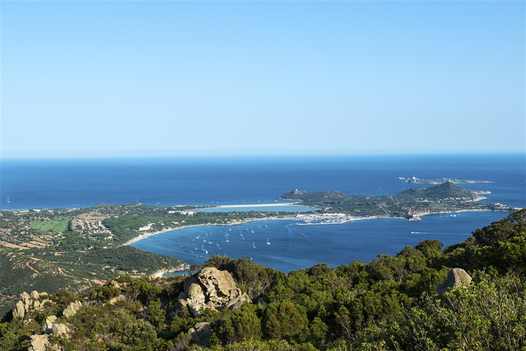 Výhled na Villasimius, Sardinie