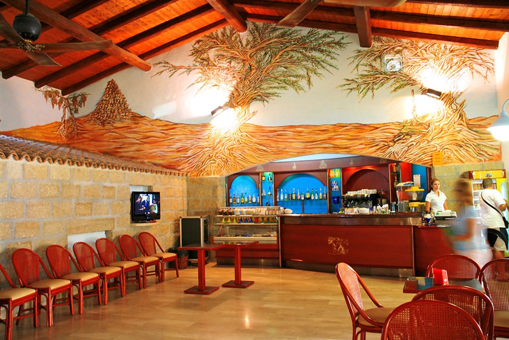 Společná místnost s barem, Palau, Sardinie