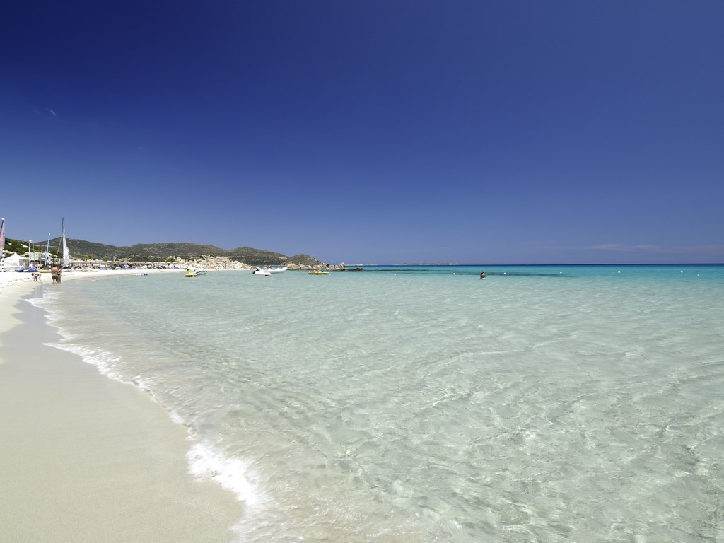 Bílá pláž, Villasimius, Sardinie