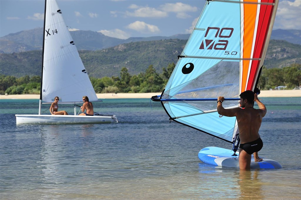 Plachtění a windsurf, Arbatax, Sardinie