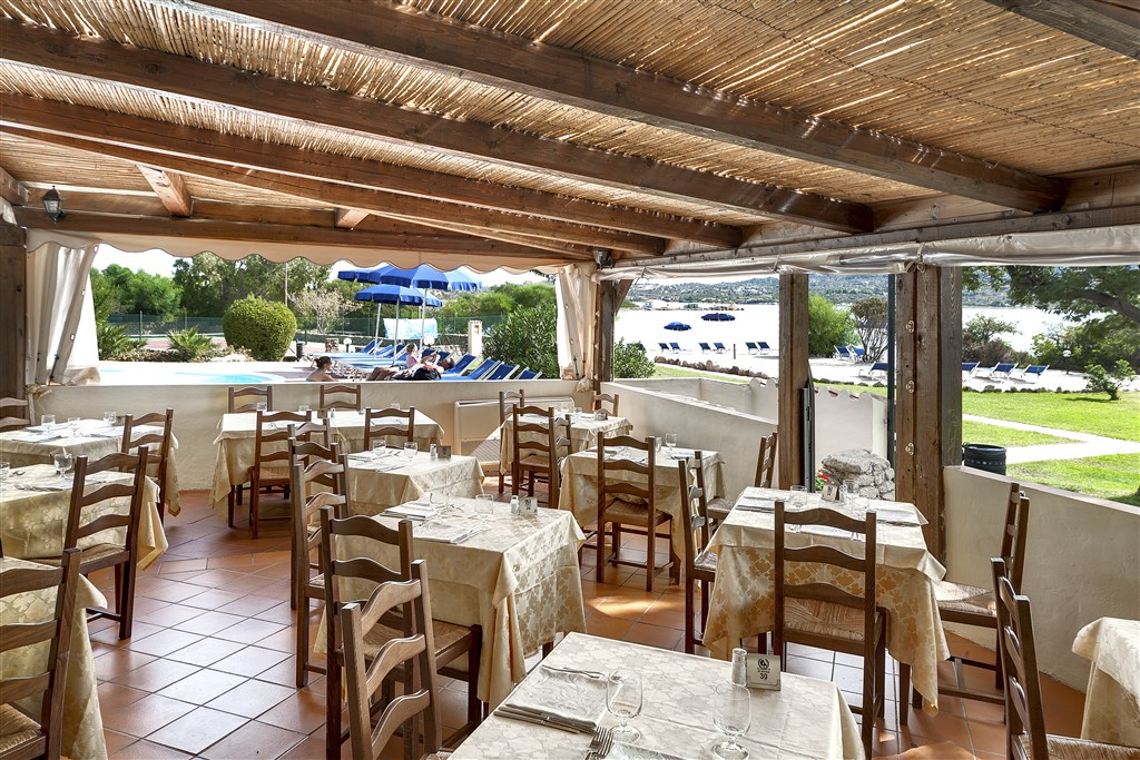 Restaurace, Golfo di Cugnana, Costa Smeralda, Sardinie