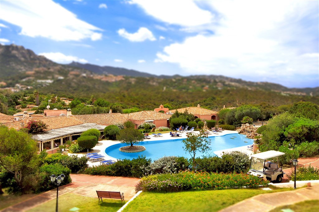 Bazén v hotelové části Country, Porto Cervo, Costa Smeralda, Sardinie