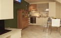 Vila Eleonora - Otevřená kuchyň v suterénu se střešními okny, Pula, Sardinie