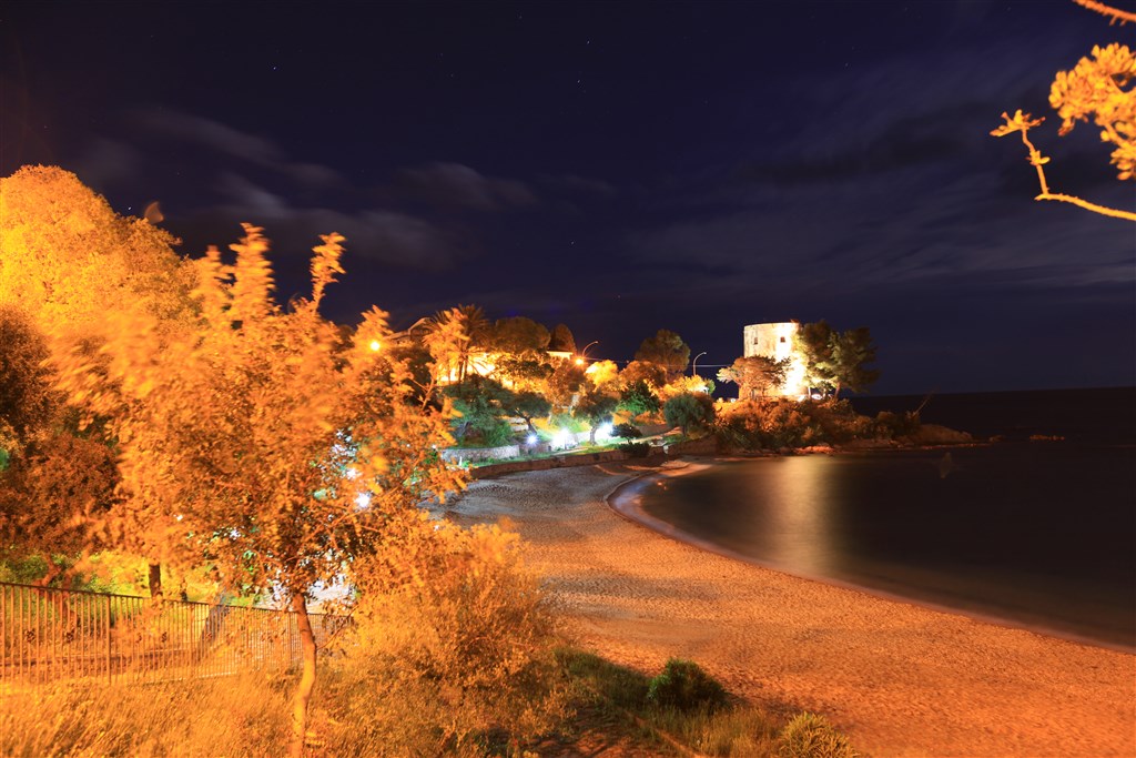 Nascar - Pláž, Santa Maria Navarrese, Sardinie