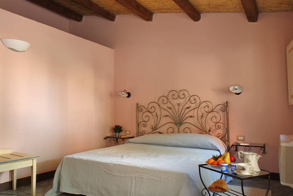 Hotel Villa Asfodeli - Ukázka interiéru v pokoji GARDEN, Tresnuraghes, Sardinie
