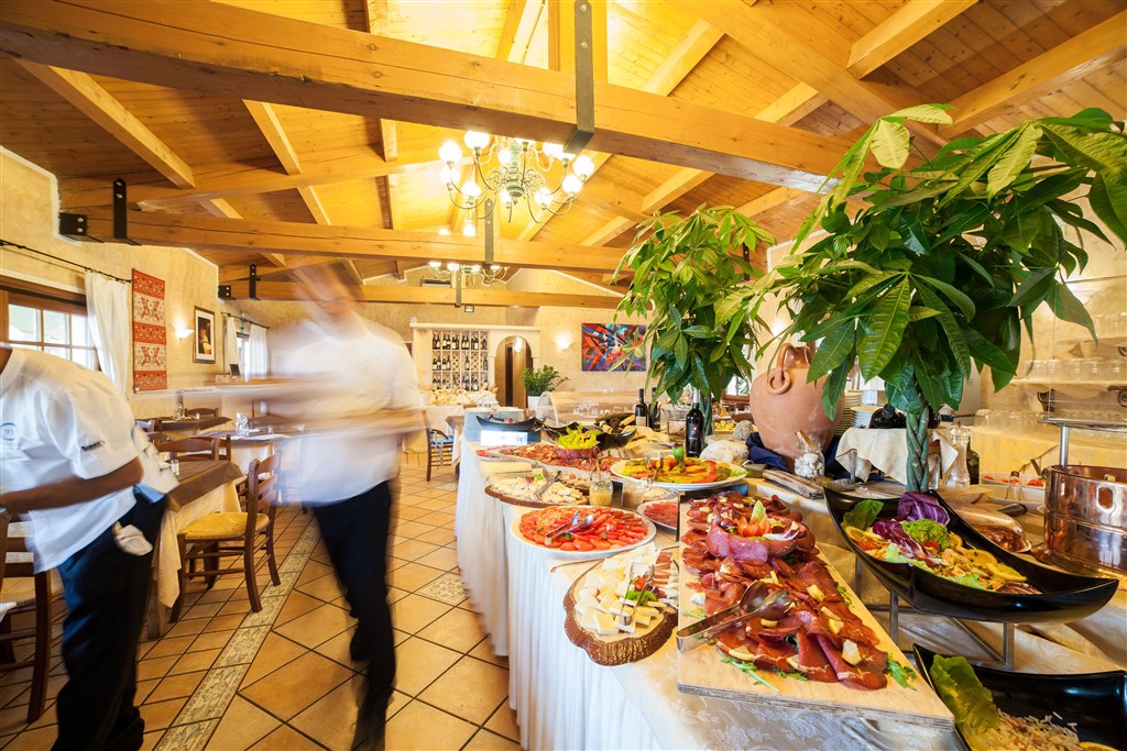 Restaurace, San Teodoro, Sardinie, Itálie