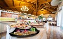 TH San Teodoro - Liscia Eldi - Restaurace formou bufetu, San Teodoro, Sardinie, Itálie