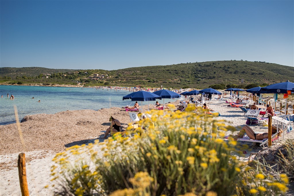 Pláž Isuledda, San Teodoro, Sardinie, Itálie