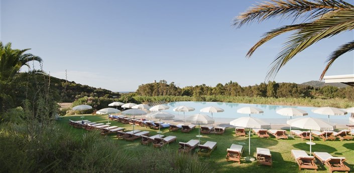 Veridia Resort - Bazén s lehátky, Chia, Sardinie