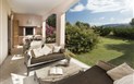 Resort Cala di Falco - Vily - VILA C - veranda s posezením a grilem, Cannigione, Sardinie, Itálie
