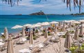 Baia di Nora - Hotelová pláž s plážovým servisem, Pula, Sardinie