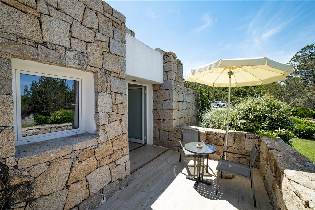 JUNIOR SUITE, terasa, Baja Sardinia, Sardinie