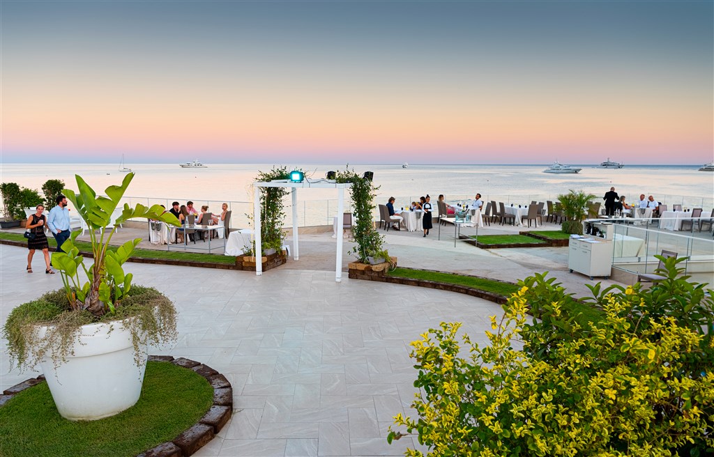 Terrazza Forte Bay Restaurace, Santa Margherita di Pula, Sardinie