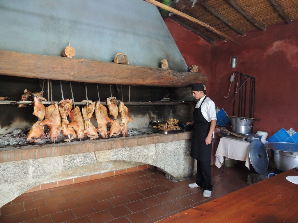 Typická lokální kuchyně, Bitti, Sardinie, Itálie