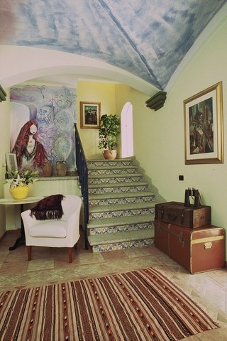 Interiér hotelu, Bitti, Sardinie, Itálie