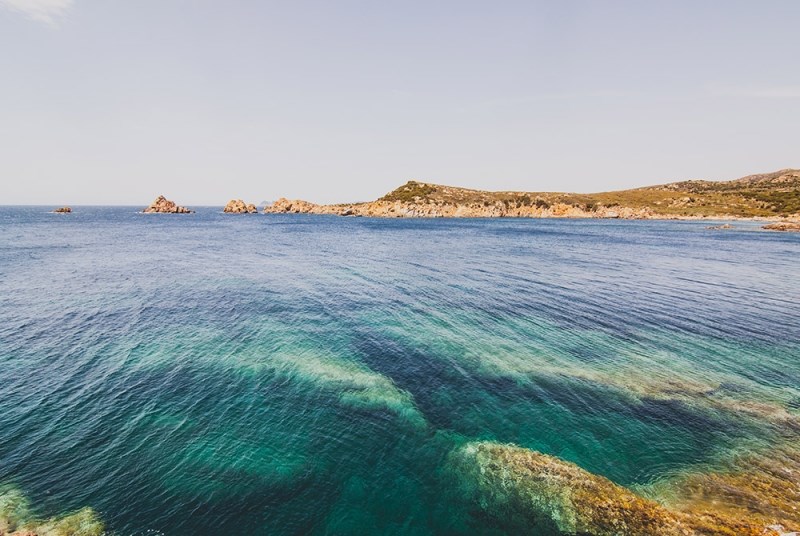 Všechny barvy moře,  Chia, Sardinie, Itálie