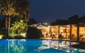 Hotel Aquadulci 65+ - Večerní atmosféra,  Chia, Sardinie, Itálie