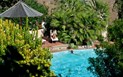 Nora Club Hotel & Spa - Vzrostlá zahrada s bazénem, Pula, Sardinie