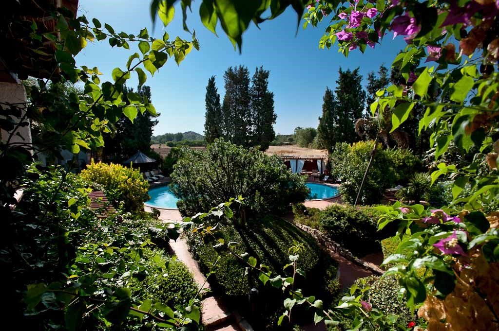 Hotelová zahrada, Pula, Sardinie