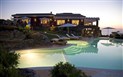Bajaloglia Resort - Pohled od bazénu, Castelsardo, Sardinie