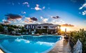 Bajaloglia Resort - Pohled od bazénu, Castelsardo, Sardinie