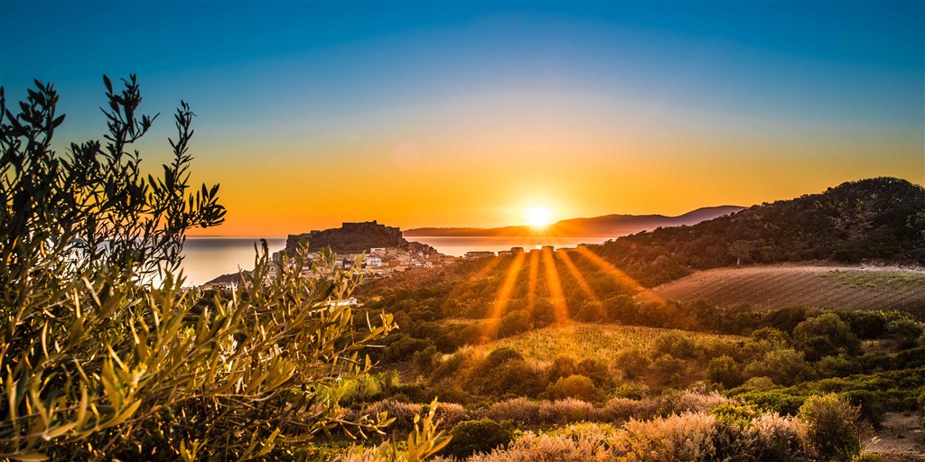 Východ slunce, Castelsardo, Sardinie