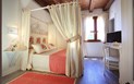 Inghirios Wellness Country Resort - Interiér pokojů s přiznanými trámy, Alghero, Sardinie, Itálie