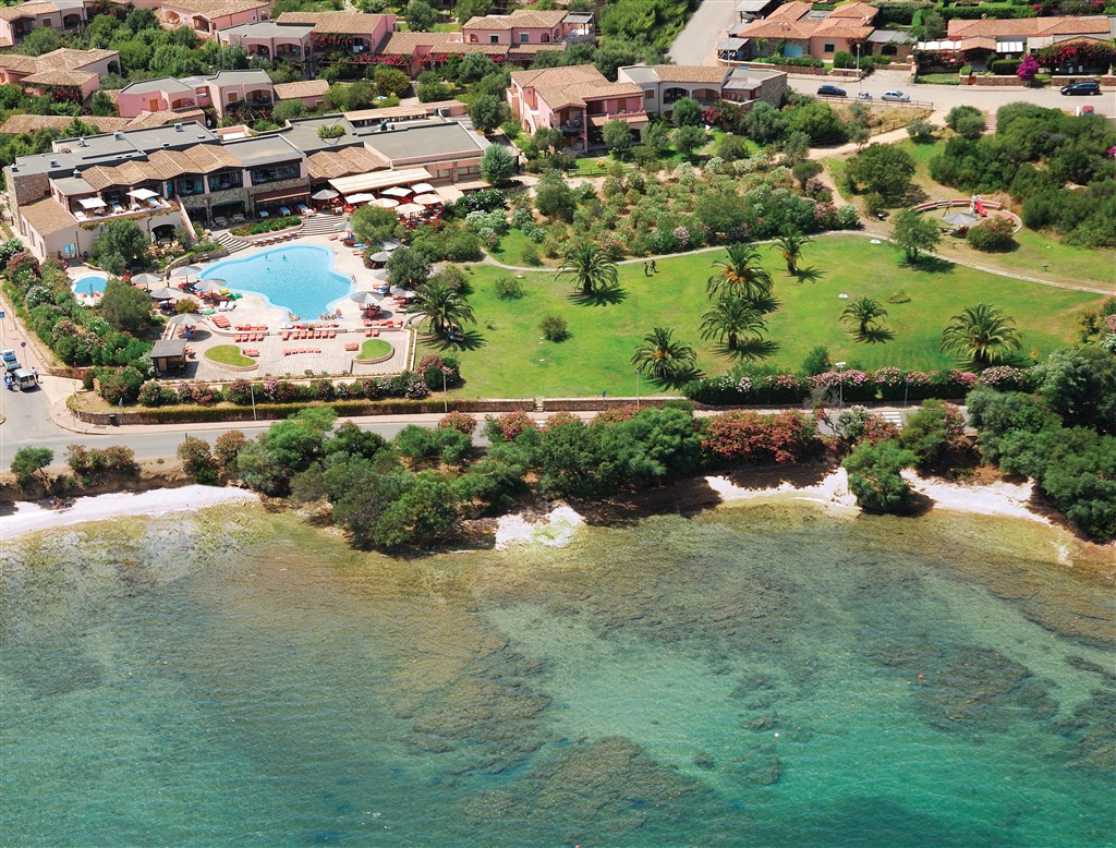 Panoramatická foto Resort Cala di Falco, Cannigione, Sardinie, Itálie