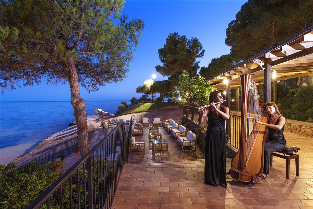 Bar na pláži, Santa Margherita di Pula, Sardinie