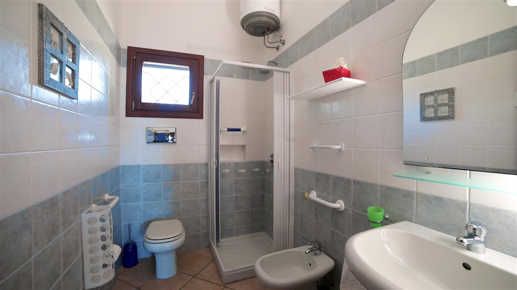 Apartmán TRILO, koupelna, Castiadas, Sardinie