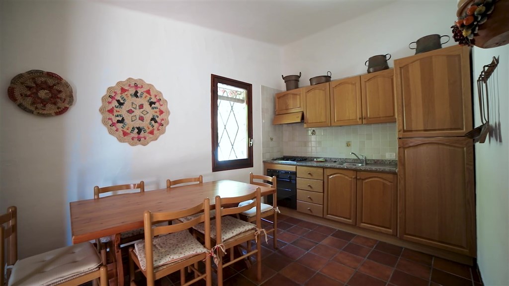 Vila PIETRA, kuchyň, Castiadas, Sardinie