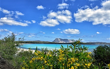 San Teodoro - Výhled na ostrov Tavolara (fonte:shutterstock)