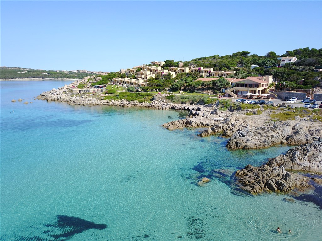 Pohled na hotel, Santa Teresa di Gallura, Sardinie