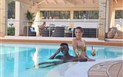 Eliantos Hotel - Aperitiv u bazénu, Santa Margherita di Pula, Sardinie