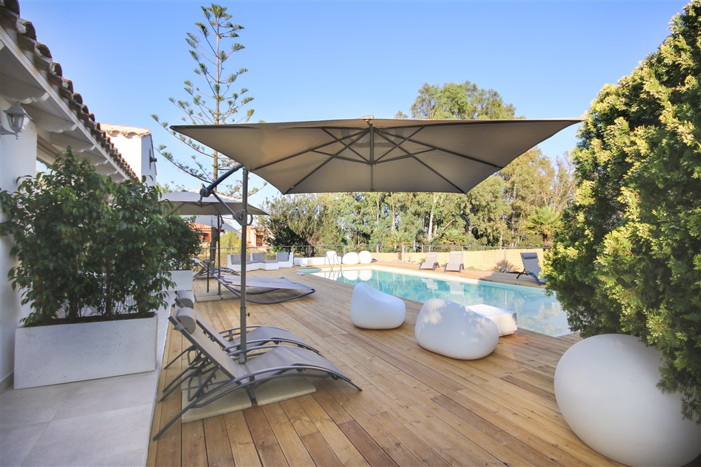 Eliantos Boutique Hotel & Spa - Pokoj SUITE EXECUTIVE - privátní bazén společný pro 3 pokoje Executive, Santa Margherita di Pula, Sardinie