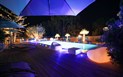 Eliantos Boutique Hotel & Spa 65+ - Bazén pokoje EXECUTIVE - večerní atmosféra, Santa Margherita di Pula, Sardinie