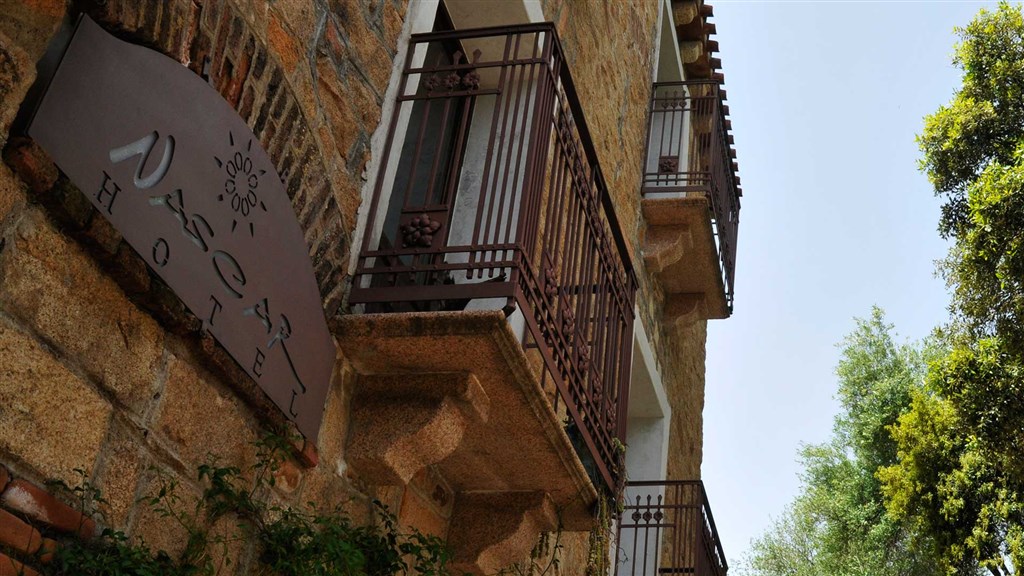 Nascar - Pohled na hotel, Santa Maria Navarrese, Sardinie