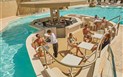 Forte Village Resort - Il Borgo - Bar u bazénu Oasis, Santa Margherita di Pula, Sardinie