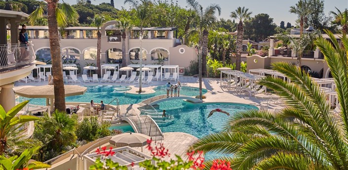 Forte Village Resort - Il Borgo - Jiný pohled na bazén Oasis, Santa Margherita di Pula, Sardinie